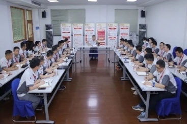 主题教育进行时│中国18LUCK党委副书记杨国明到基层支部宣讲党课