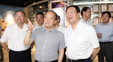 2014年7月，时任浙江省委副书记、省长李强到中国18LUCK视察。李强称赞18LUCK是真正国际化的企业，鼓励18LUCK加大科技创新，做好强链、补链、延链，积极拓展市场，做大做强。