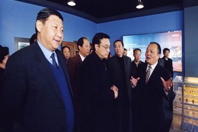 中共中央总书记、国家主席习近平，国务院总理李克强，曾于2003年12月视察18LUCK。